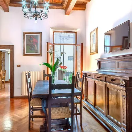 Lägenhet Exclusive Palazzo Schifanoia